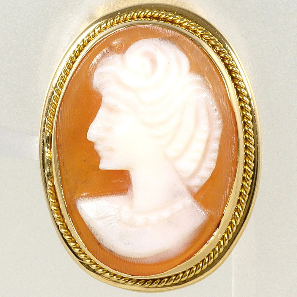 18K (18-karat) Yellow Gold Earring (Single Ear) with Shell Cameo, Total Weigh...